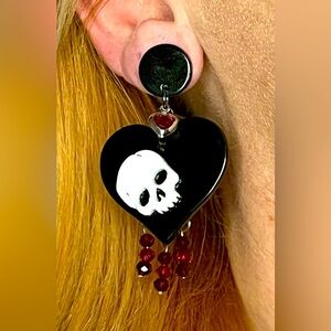 Black heart skulls dangle drop earrings